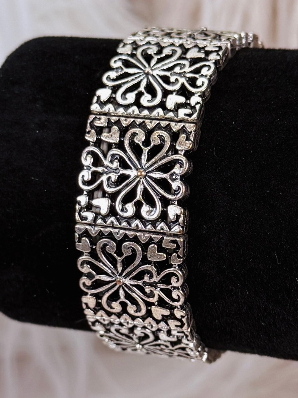 Vintage Silvertone Floral Stretch Bracelet